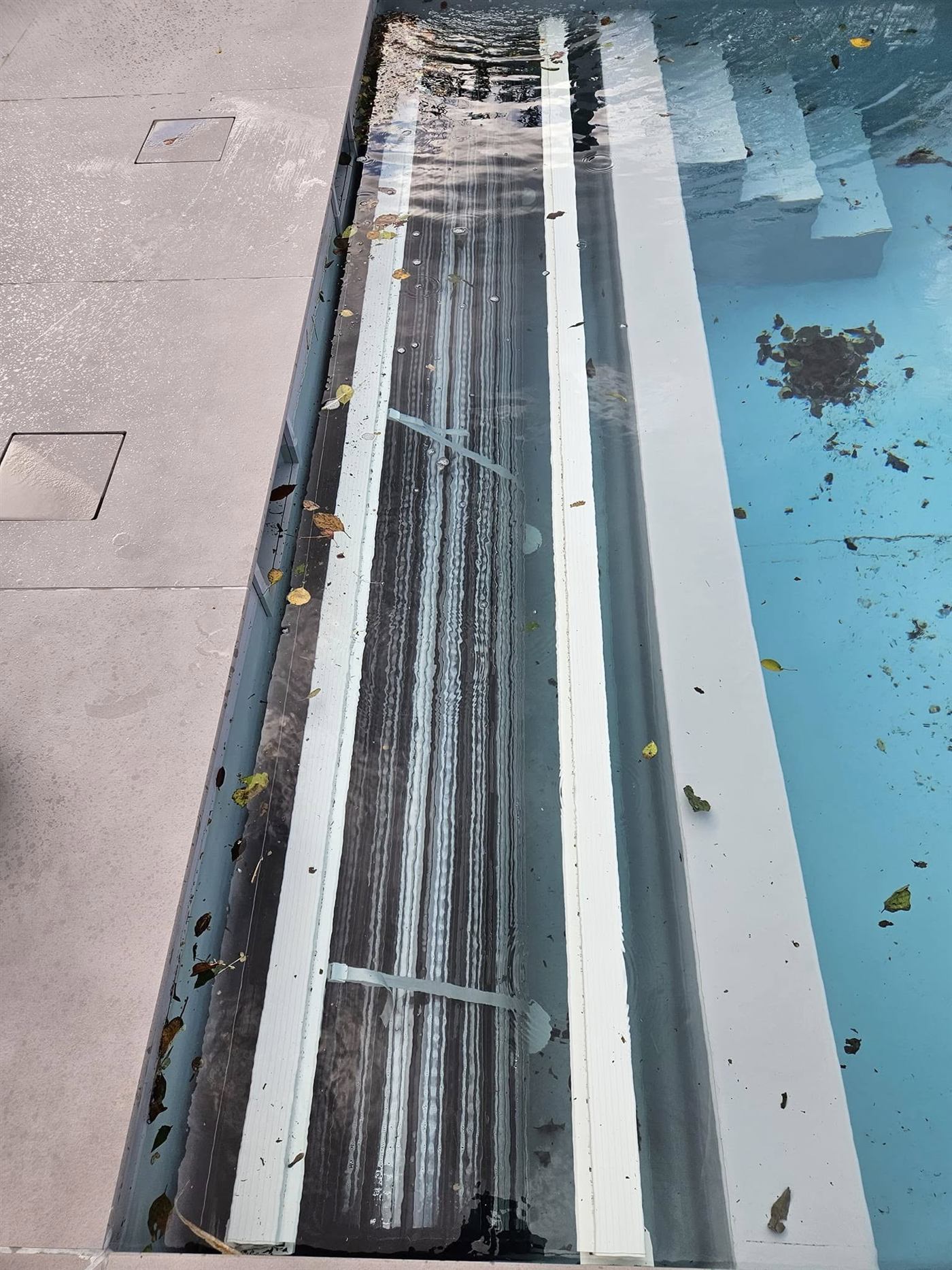 Détail de pose de liner, canal à débordement